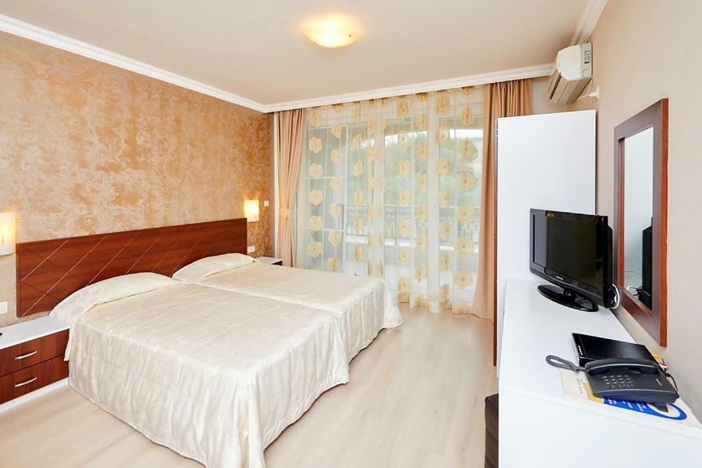 פומורי Penelopa Palace Apart Hotel & Spa מראה חיצוני תמונה