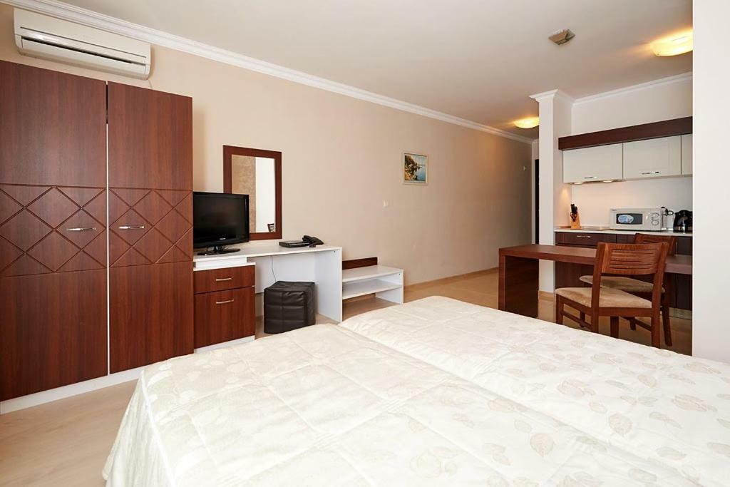 פומורי Penelopa Palace Apart Hotel & Spa מראה חיצוני תמונה
