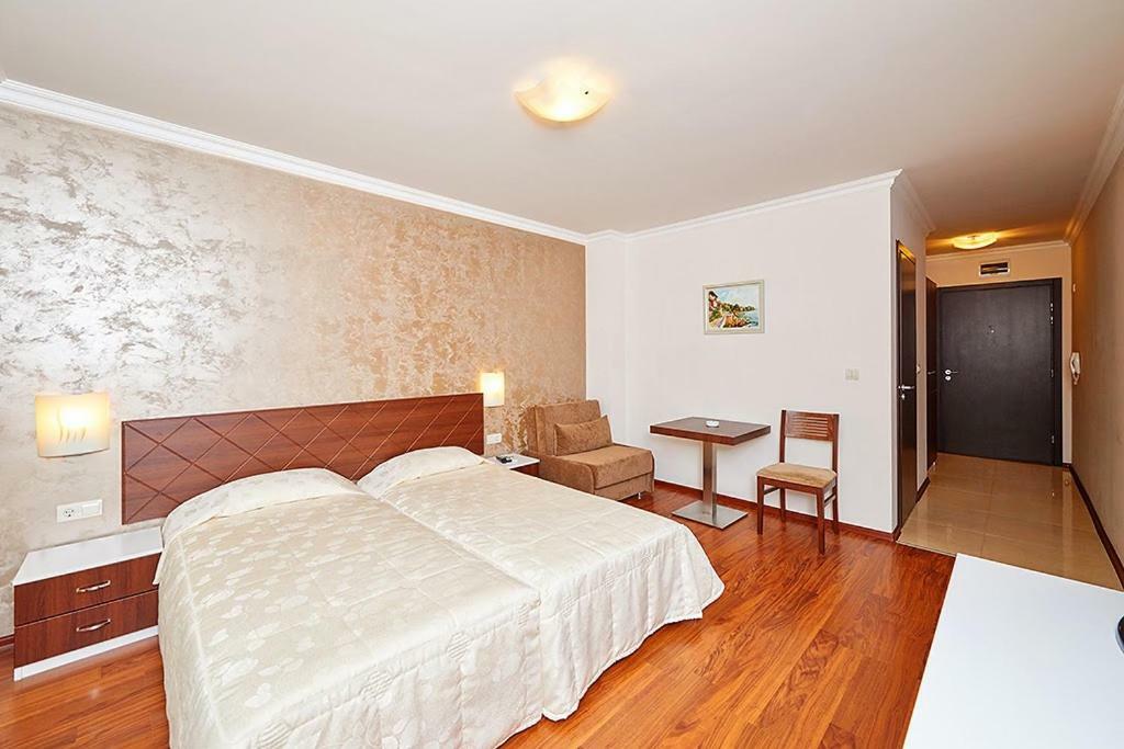פומורי Penelopa Palace Apart Hotel & Spa מראה חיצוני תמונה