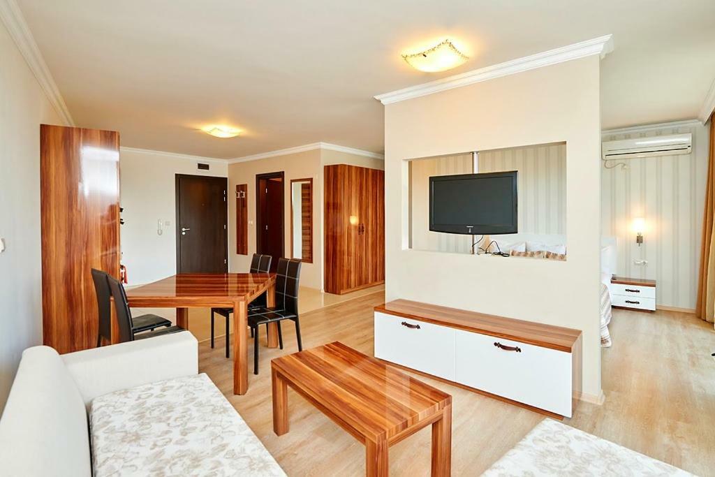פומורי Penelopa Palace Apart Hotel & Spa מראה חיצוני תמונה