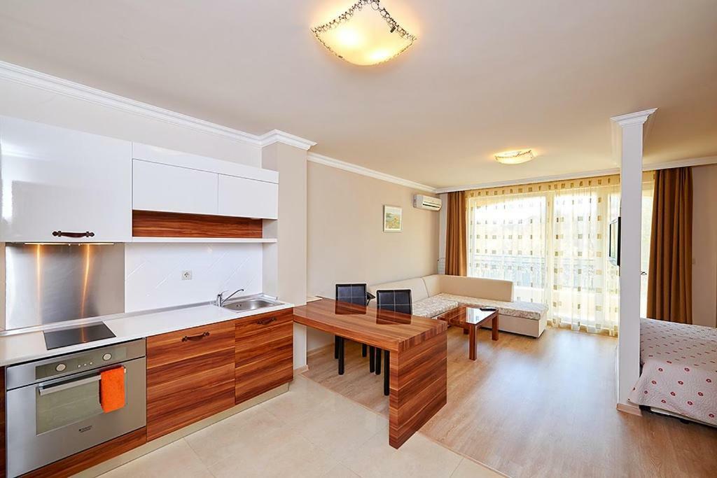 פומורי Penelopa Palace Apart Hotel & Spa מראה חיצוני תמונה