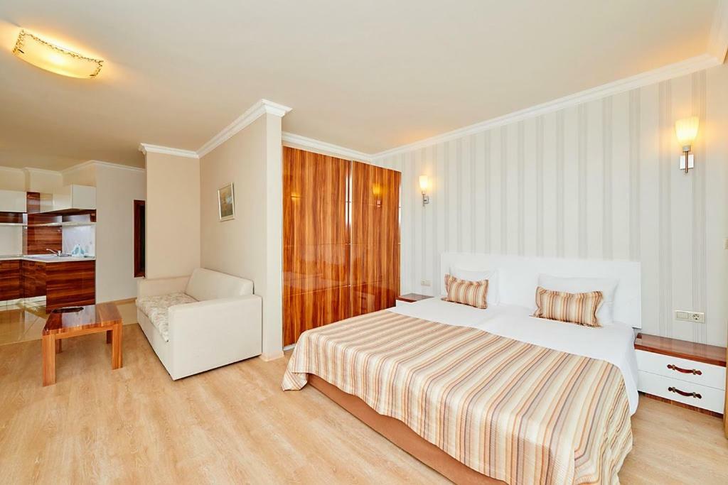 פומורי Penelopa Palace Apart Hotel & Spa מראה חיצוני תמונה