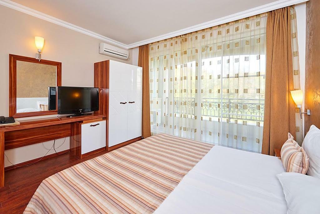 פומורי Penelopa Palace Apart Hotel & Spa מראה חיצוני תמונה