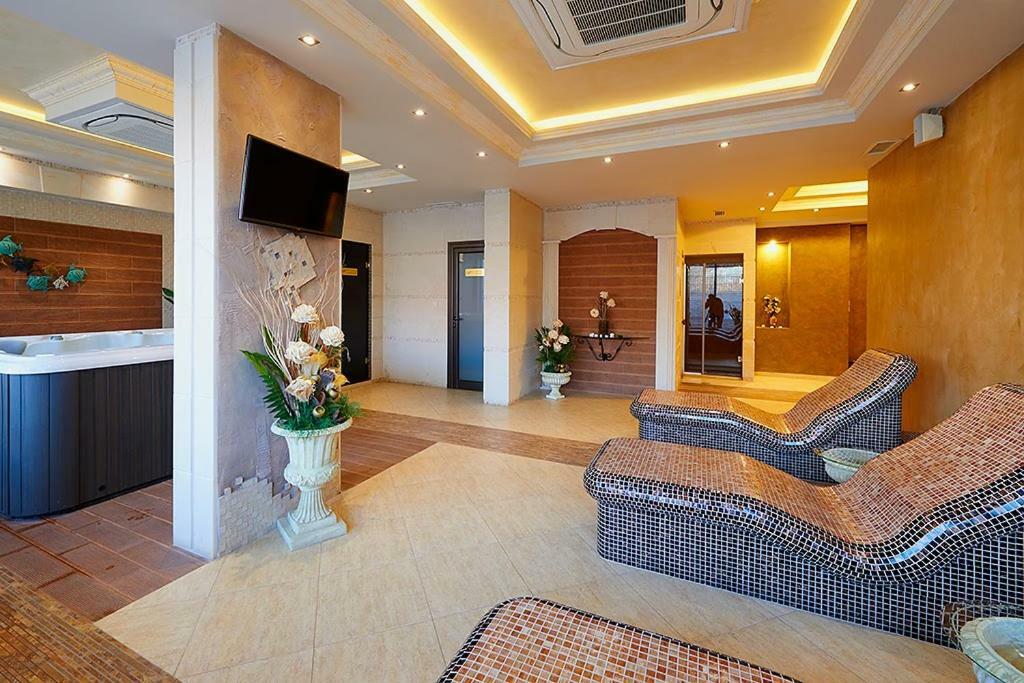 פומורי Penelopa Palace Apart Hotel & Spa מראה חיצוני תמונה