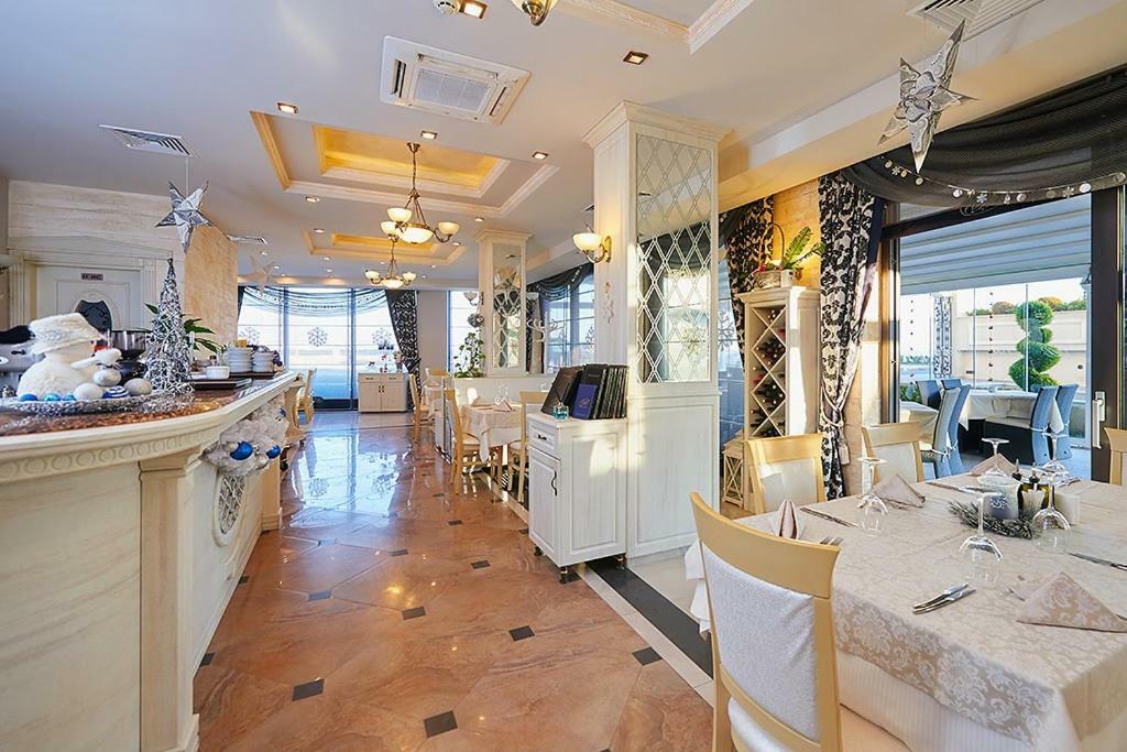 פומורי Penelopa Palace Apart Hotel & Spa מראה חיצוני תמונה